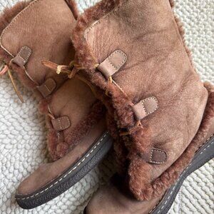 BORN genuine leather and shearling lace up boots | size 8